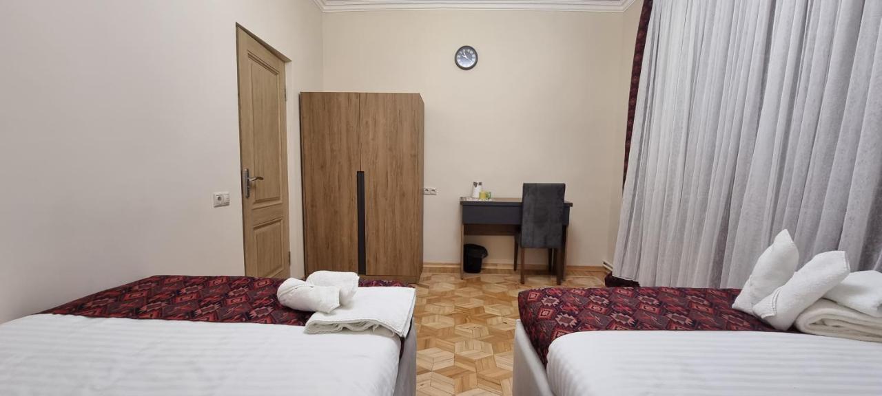 Дехцени Hotel Дилиян Екстериор снимка