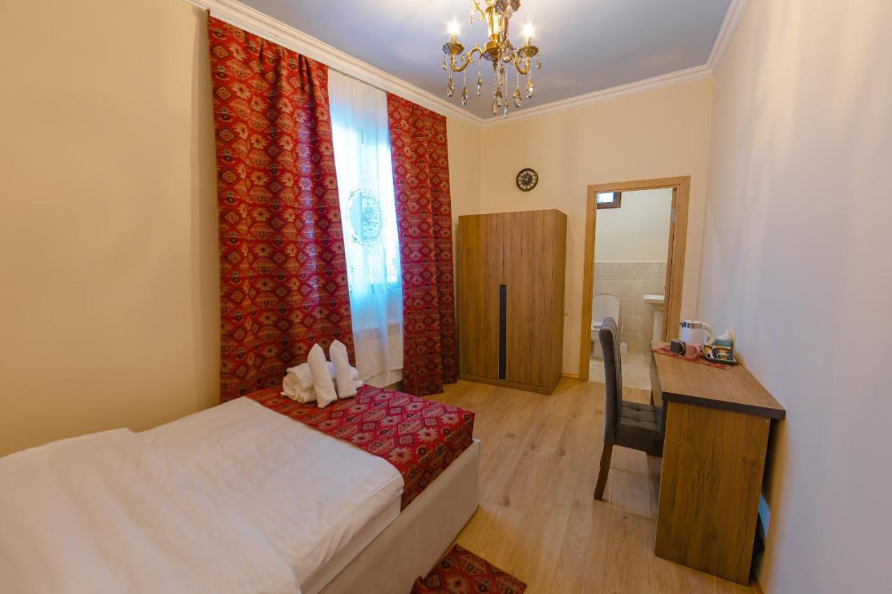 Дехцени Hotel Дилиян Екстериор снимка