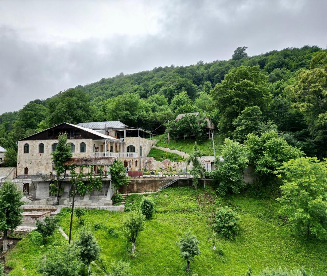 Дехцени Hotel Дилиян Екстериор снимка