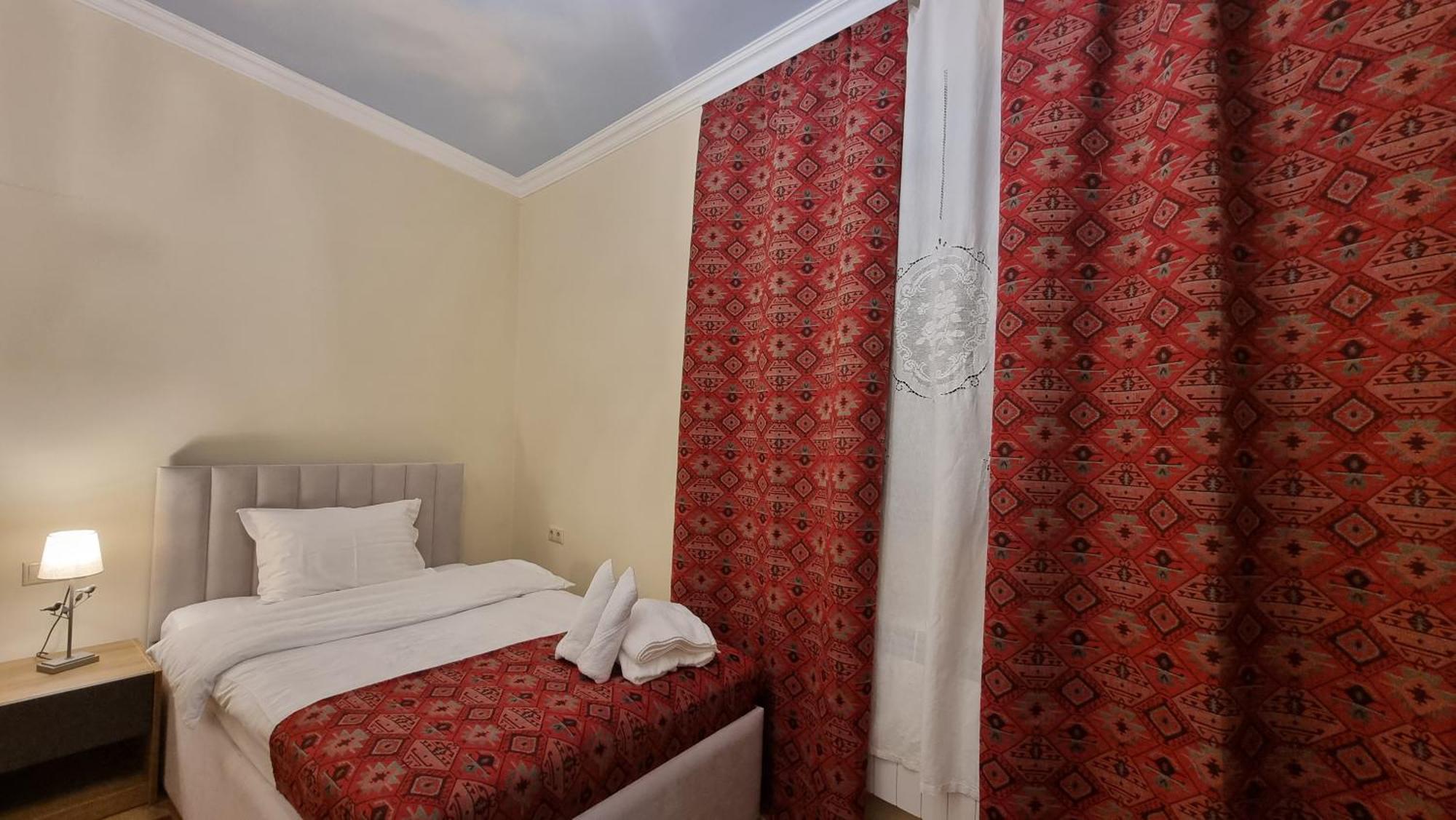 Дехцени Hotel Дилиян Екстериор снимка