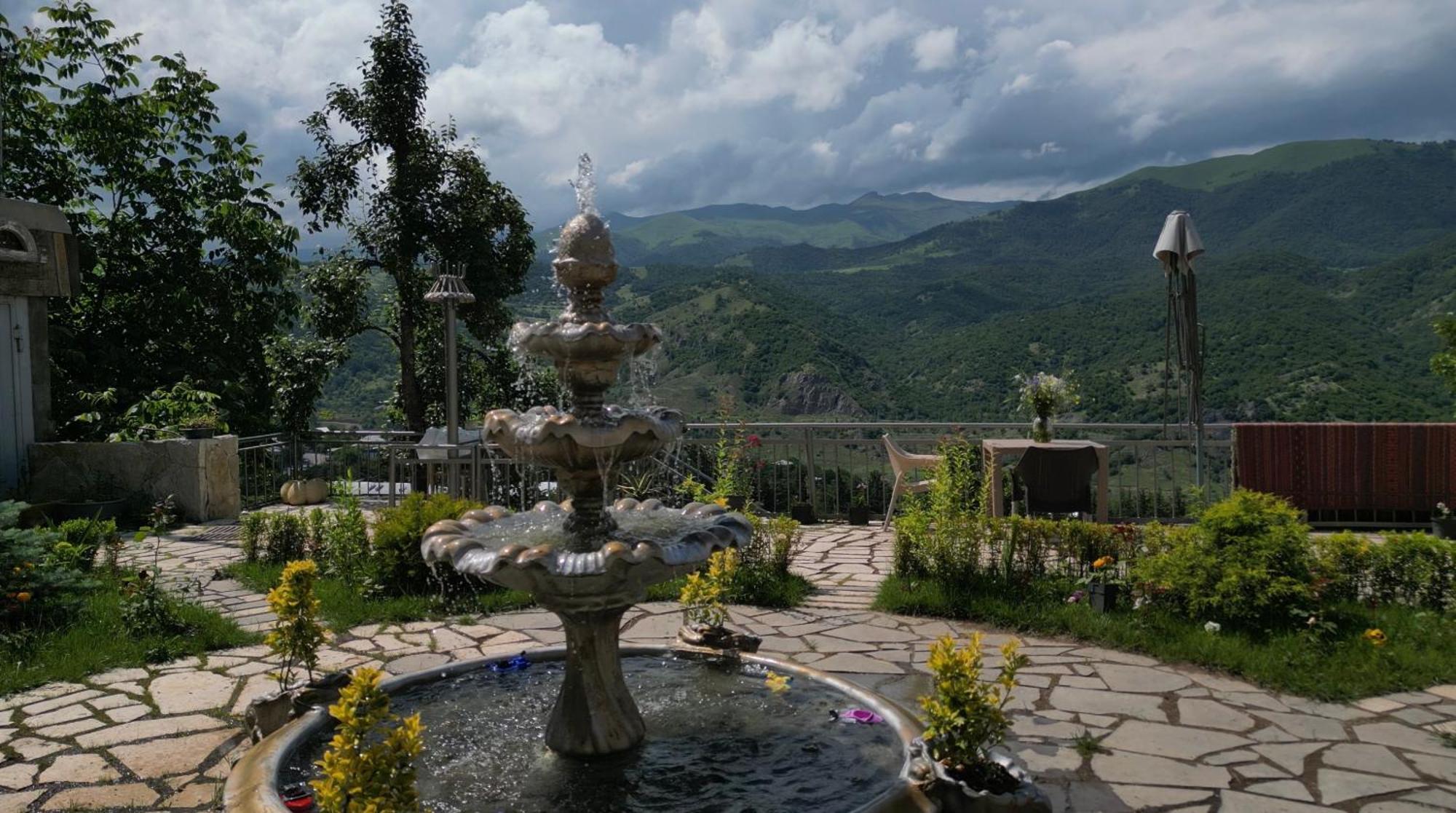 Дехцени Hotel Дилиян Екстериор снимка