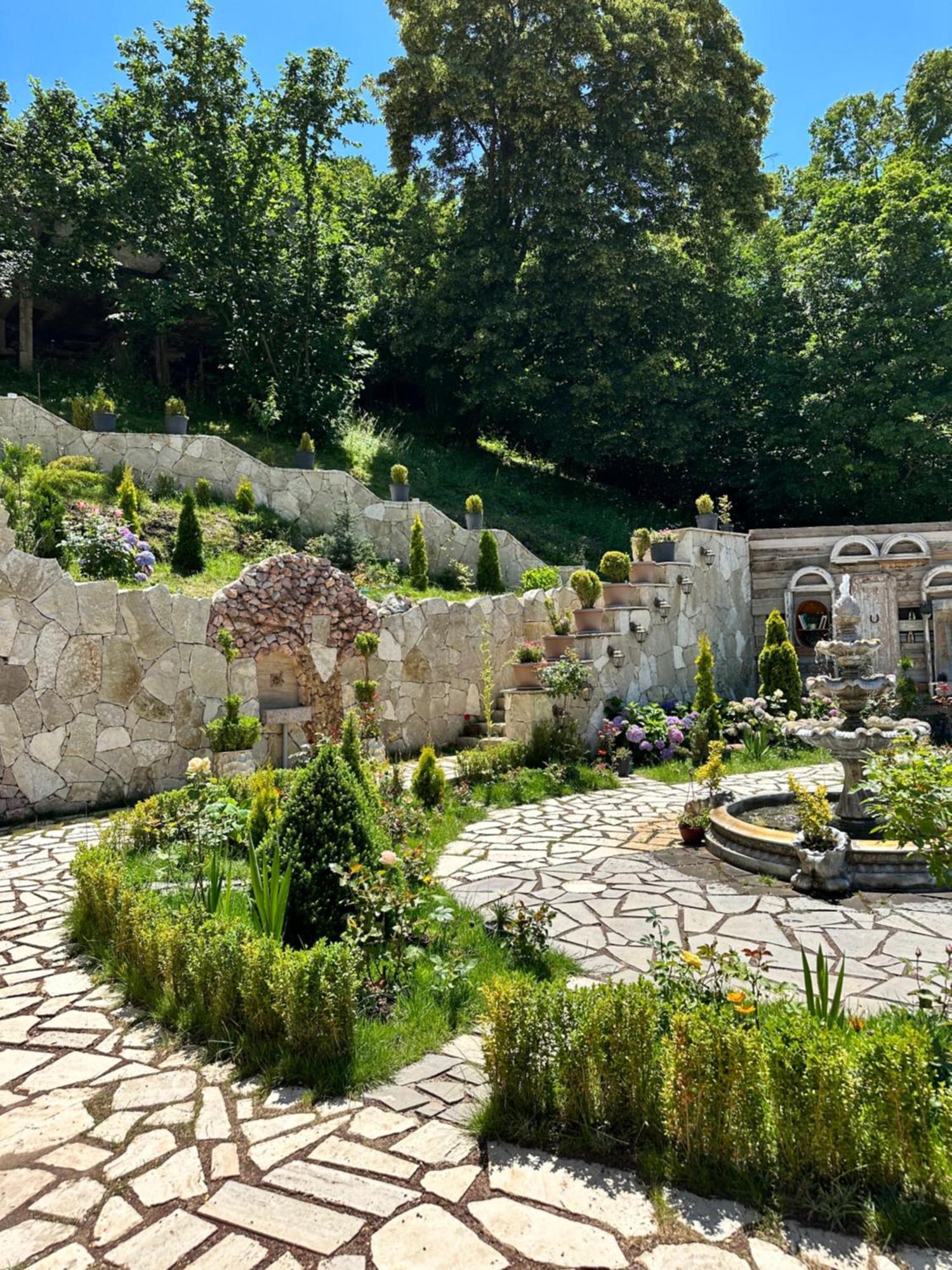 Дехцени Hotel Дилиян Екстериор снимка