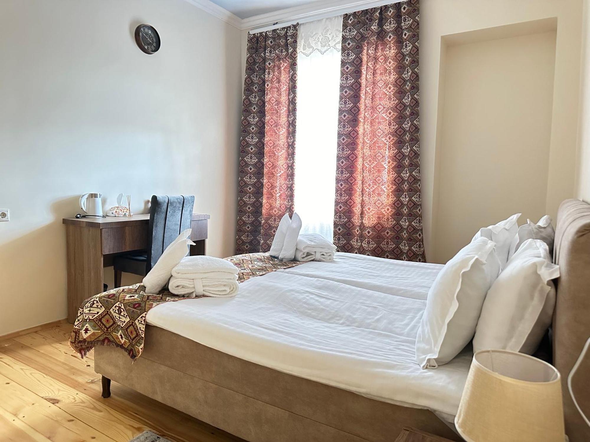 Дехцени Hotel Дилиян Екстериор снимка