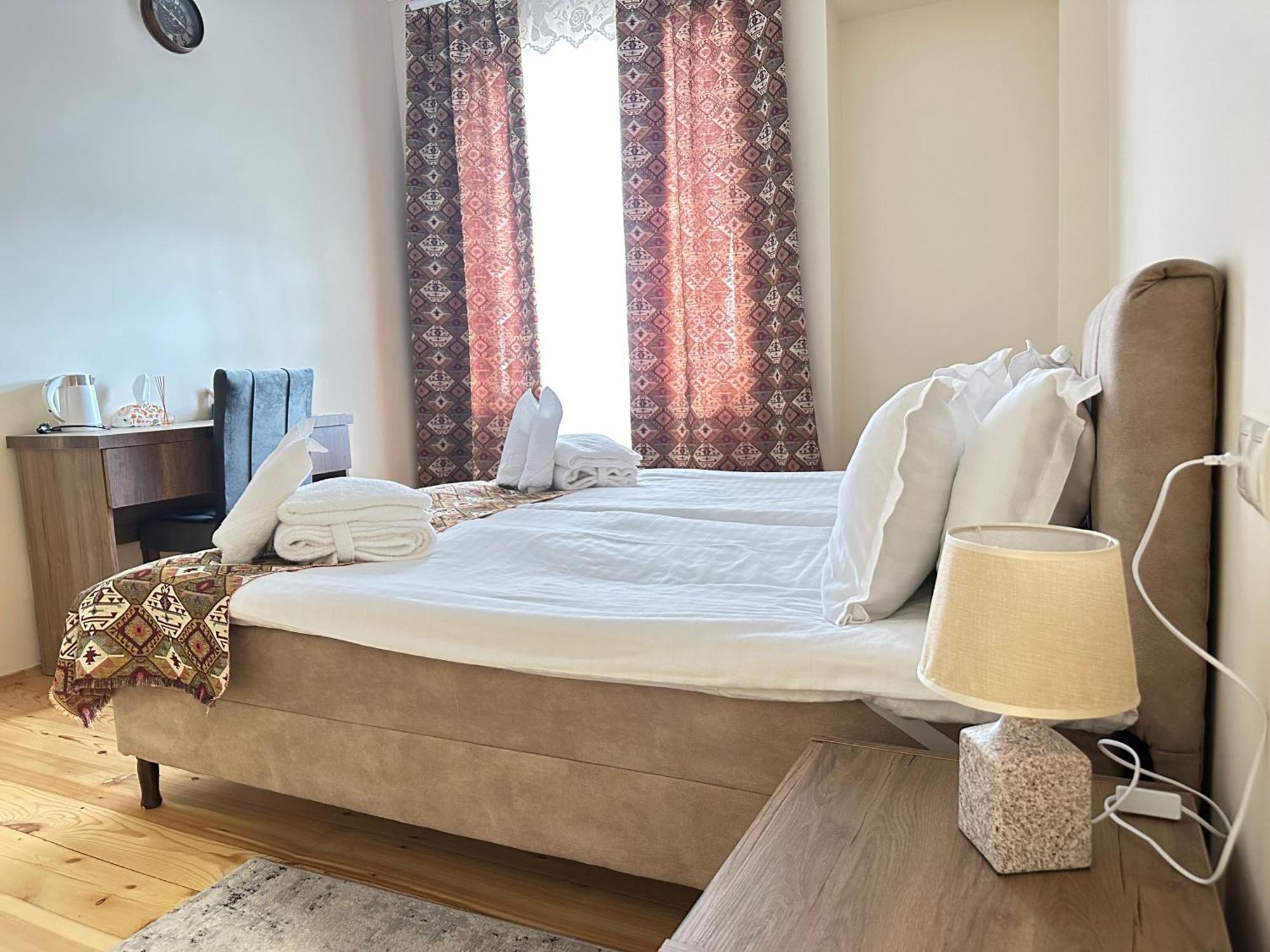 Дехцени Hotel Дилиян Екстериор снимка