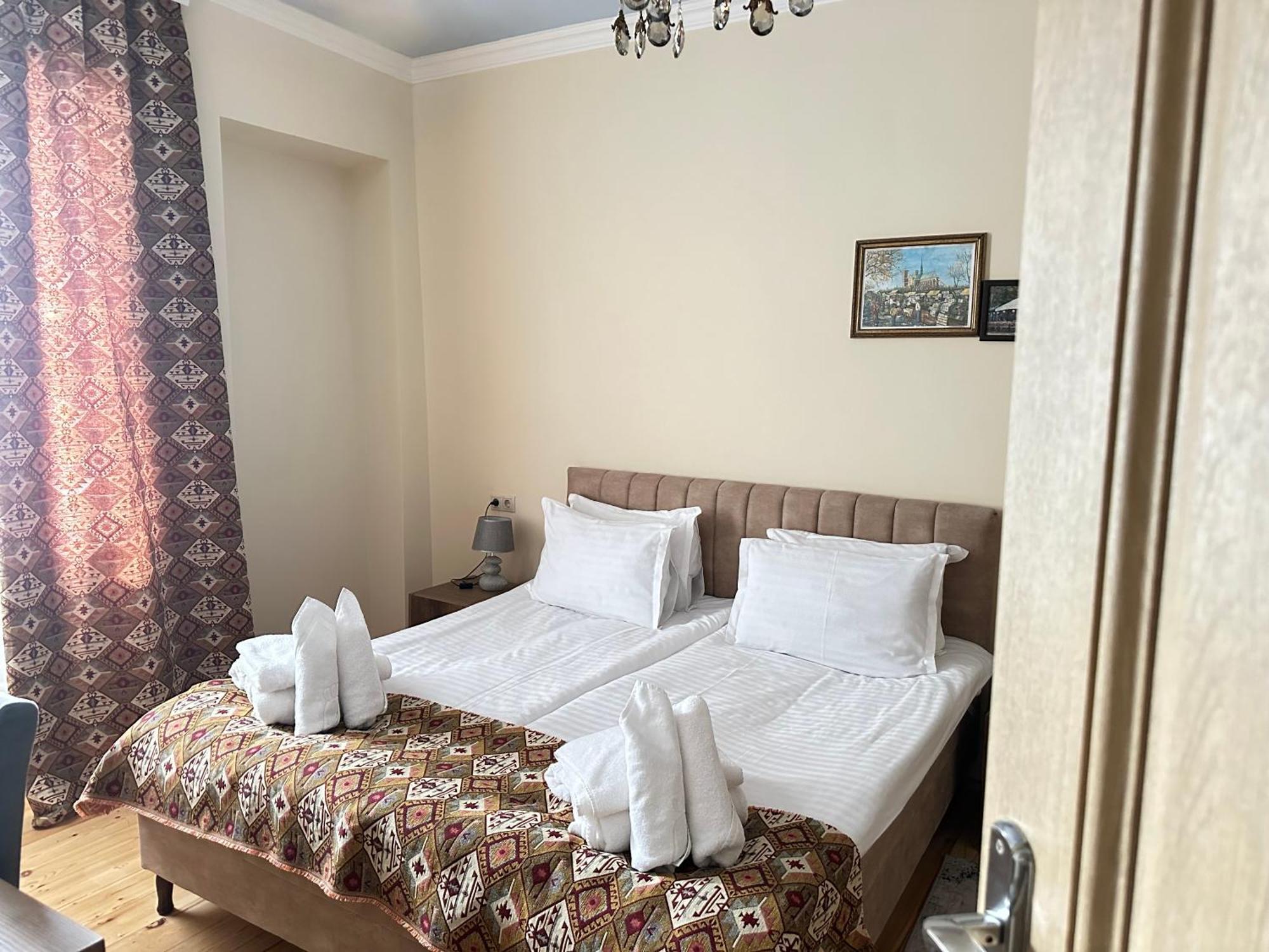 Дехцени Hotel Дилиян Екстериор снимка